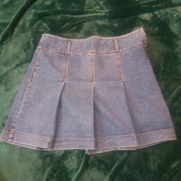 LOFT Dresses & Skirts - NWOT Ann Taylor LOFT Denim Pleated Mini Skirt Sz 10